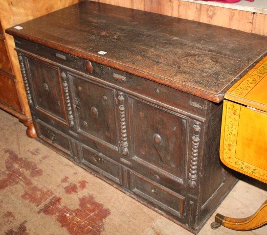 Oak mule chest cupboard(-)